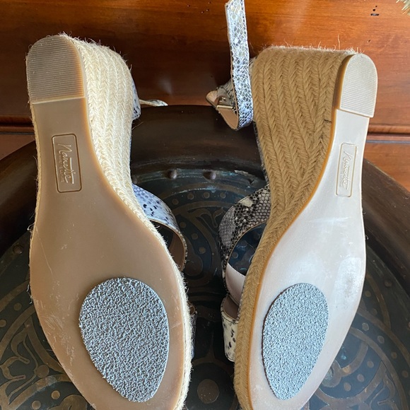 Nanette Lepore espadrilles 9.5M grey, blk & white snakeskin, 3 in wedge heel - Picture 3 of 3